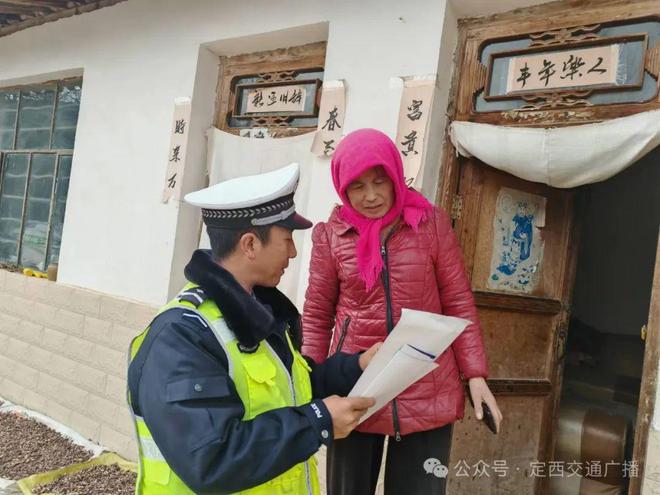 跨越时代的温馨对话，老少对话展现时代变迁的温暖瞬间